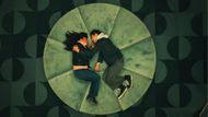 Jennifer and Ben in The Umbrella Academy (Image Source: Netflix)